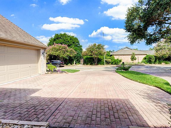 2nd image of 5611 Glen Pines Dr