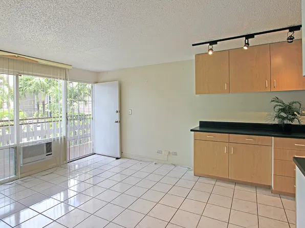 1427 Alexander St APT 302, Honolulu, HI 96822