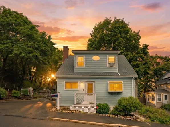7 Lawndale Ave, Saugus, MA 01906