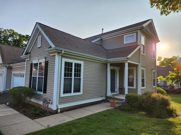 100 Barkledge Dr, Newington, CT 06111