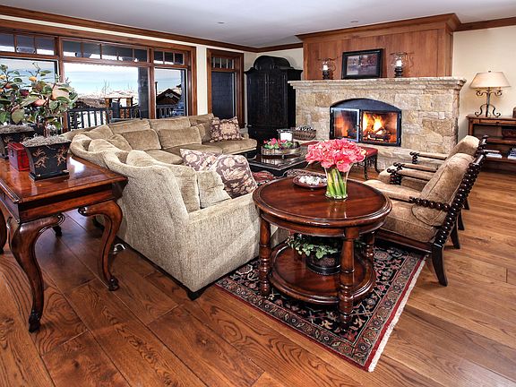 4th image of 50 Peak Vw Suite 309