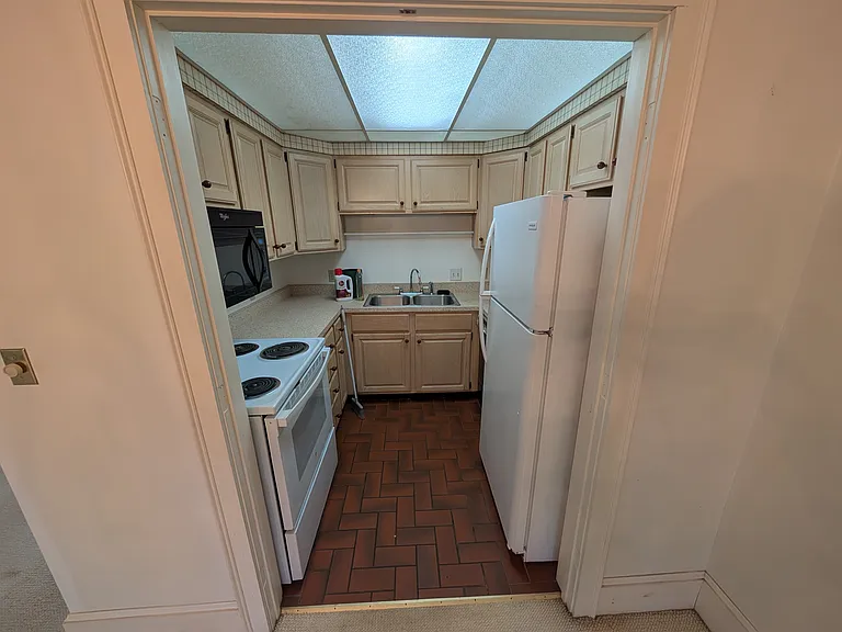 139 N Main St — Photo 19