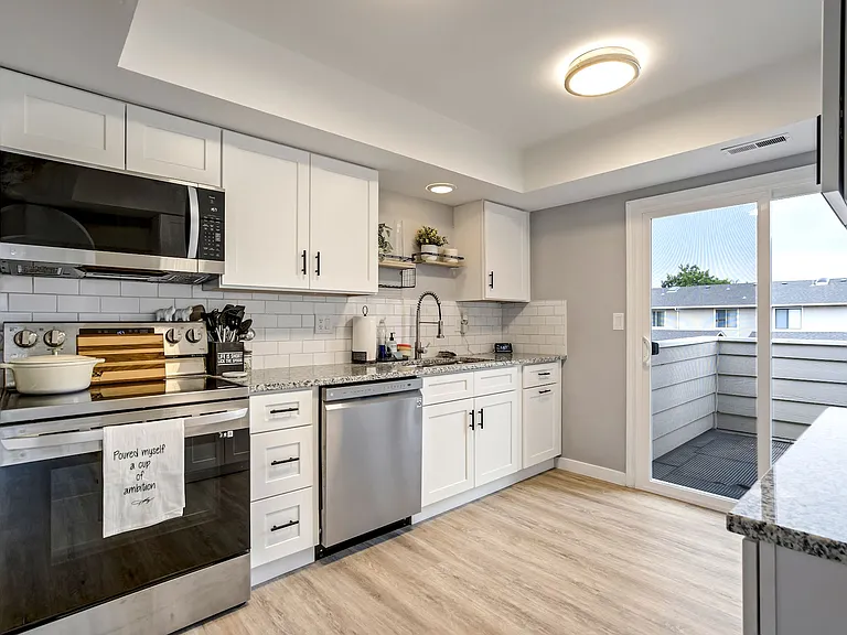 424 W Rockrimmon Blvd — Photo 14