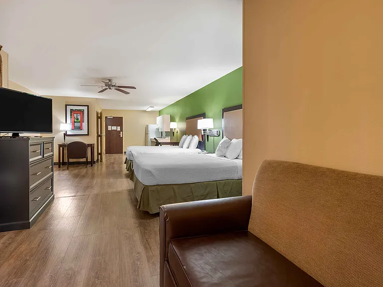 Deluxe Studio - 2 Full Beds