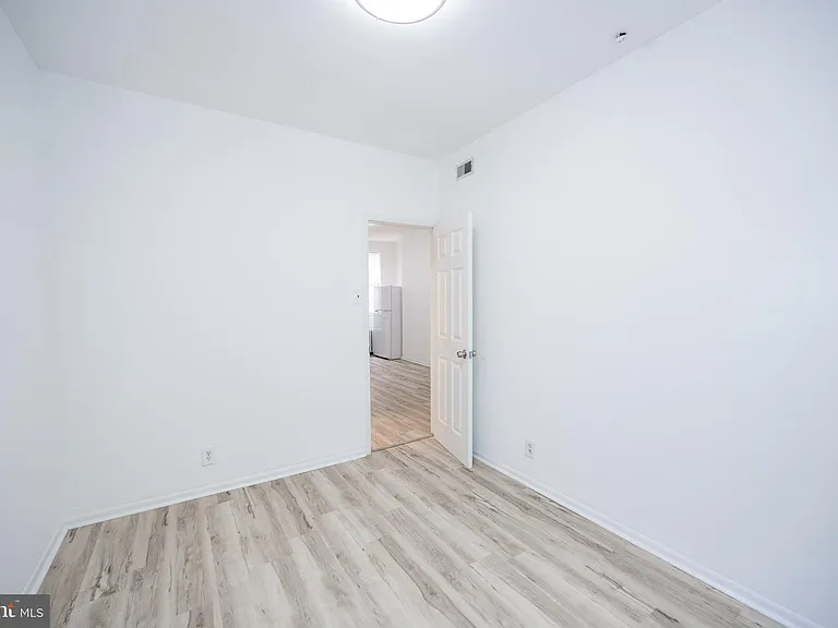625 10th St #2F — Photo 8