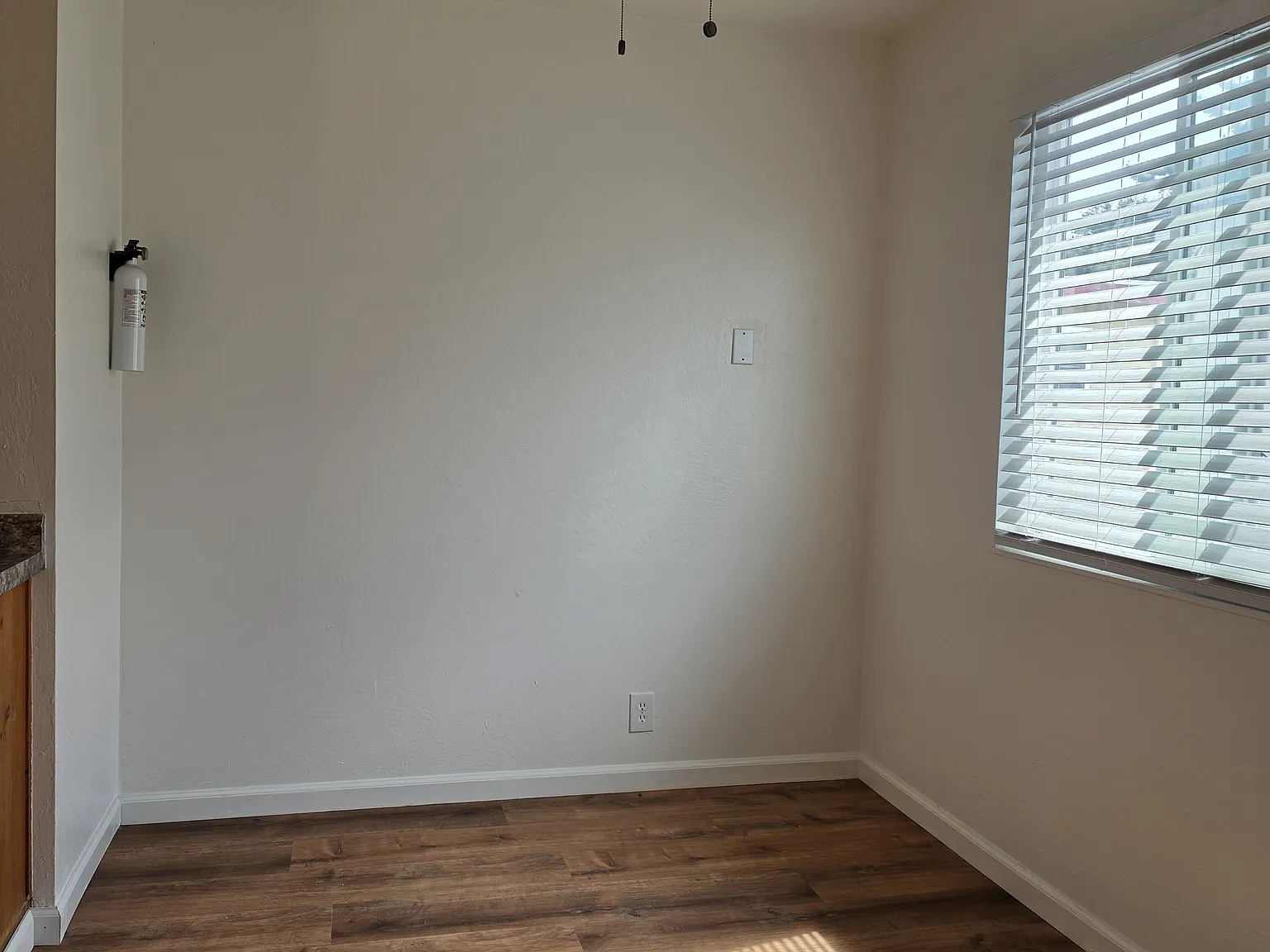 2 bed, 1000 sqft, $2,375 — Photo 4
