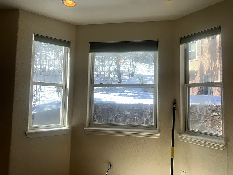 692 Louis Dr — Photo 2