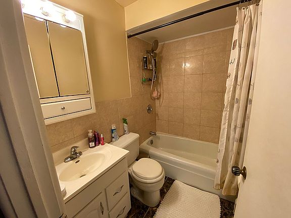 5th image of 5348 N Cumberland Ave APT 200-2