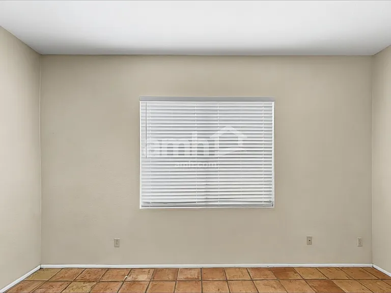 1513 W Islington Ave — Photo 9
