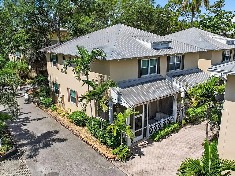 1214 W Las Olas Blvd — Photo 1
