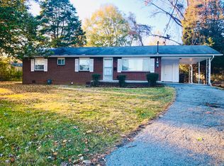 105 N Hickory Ln, Oak Ridge, TN 37830