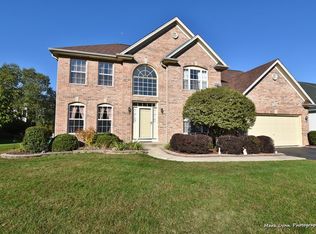 742 Pinecreek Dr, North Aurora, IL 60542