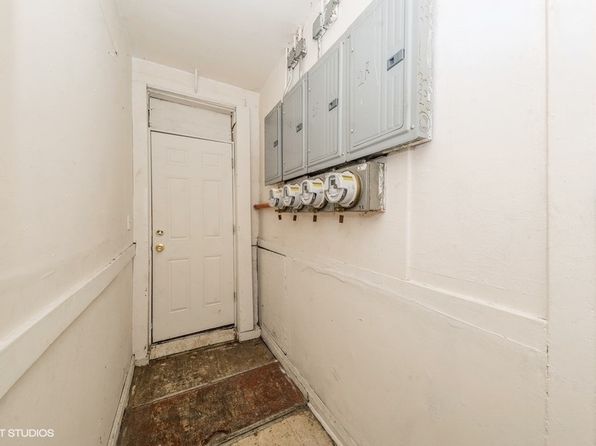 chicago-illinois-2072032355 picture