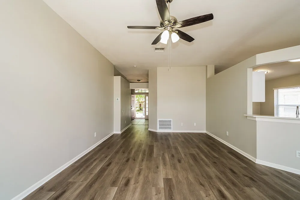 3 bed, 2.0 bath, 1525 sqft, $1,960 — Photo 4