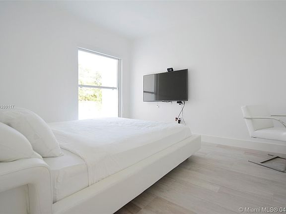 3rd image of 880 N Venetian Dr #0