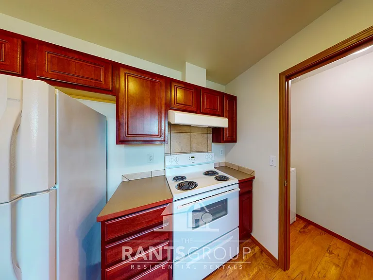 Crystal Springs Apartments — Photo 8
