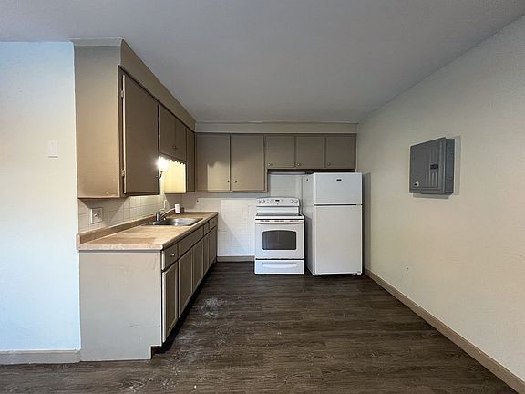 2nd image of 19 Chase St #5