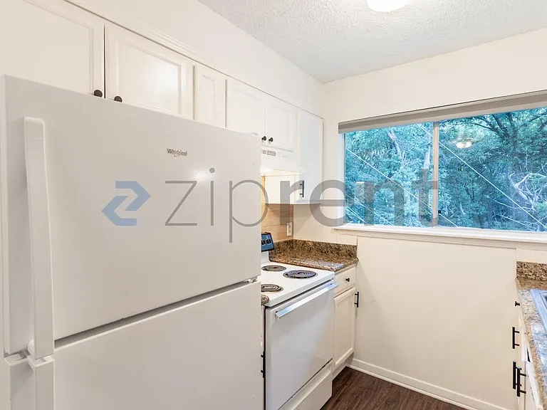 2906 Sweeney Ln #C — Photo 5