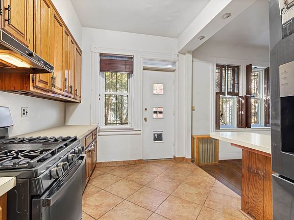 3rd image of 500 9th St