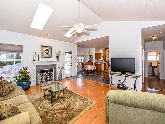 3rd image of 6725 Creekhead Dr