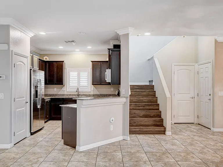 9634 Volk Ave — Photo 12