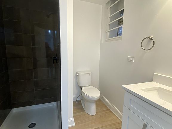 4th image of 2857 N Ridgeway Ave