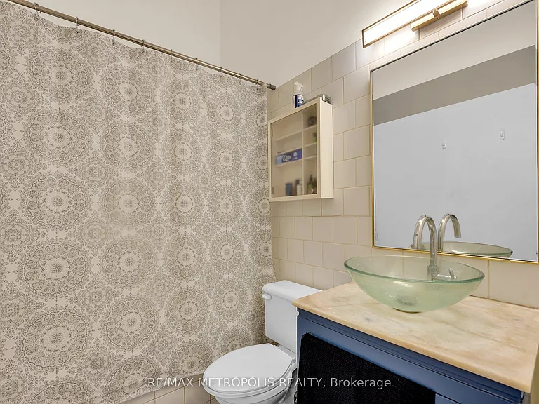 276 King St W #207 — Photo 22