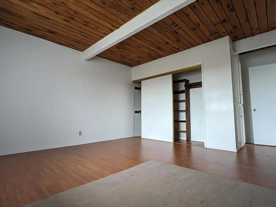 Bedroom 1. 15.5'x15.5'