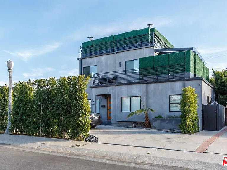 6440 W 87th Pl — Photo 1
