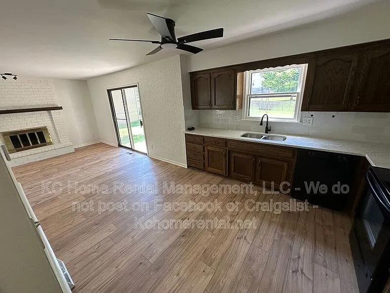 3870 SW Harbor Dr — Photo 7