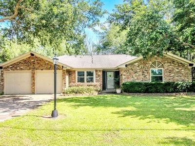 737 Carolyn St, Winnie, TX, 77665