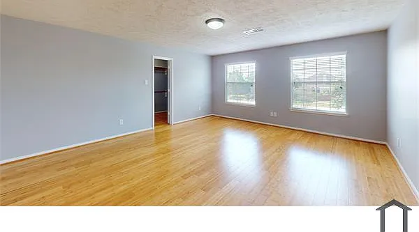 6 bed, 4070 sqft, $4,700 — Photo 4