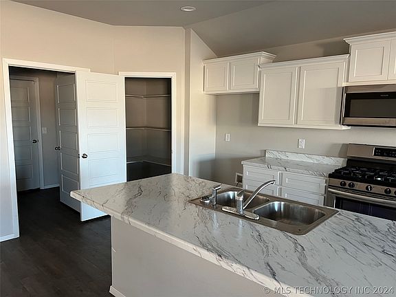 5th image of 11477 S 237th East Ave