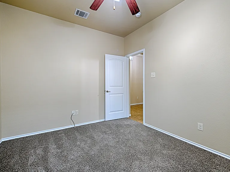1213 Lambert Dr — Photo 20