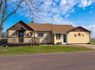 402 E 1st St, Marion, SD 57043