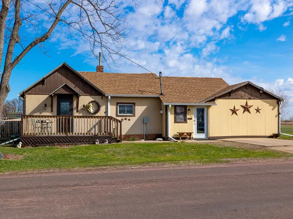 402 E 1st St, Marion, SD 57043