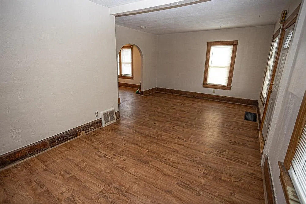 Horton St, Lansing — Photo 3