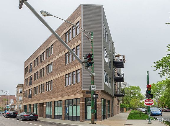 3rd image of 2943 N Rockwell St APT 302