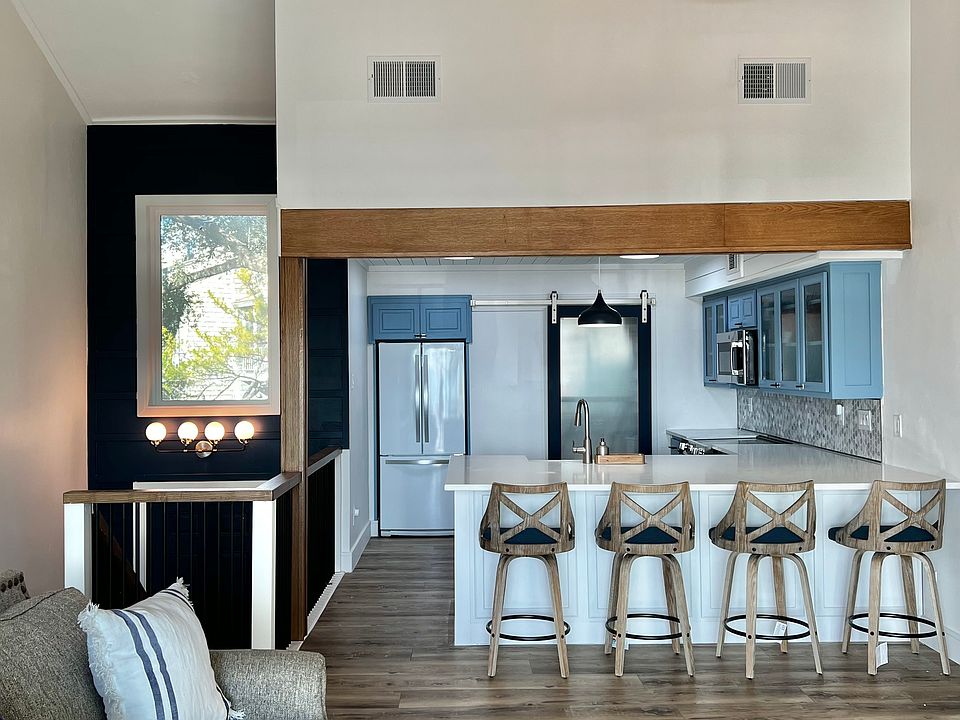 Eat-in kitchen and laundry