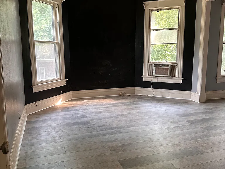 411 N Maple St — Photo 11