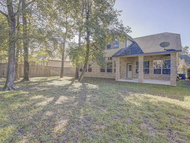 70 S Almondell Cir — Photo 32