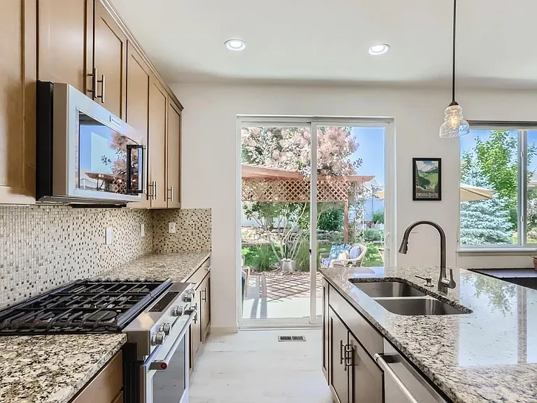 1518 Glacier Ave — Photo 9