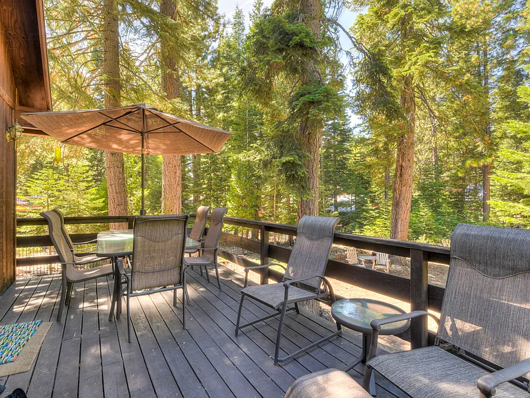5669 Uplands Rd — Photo 23