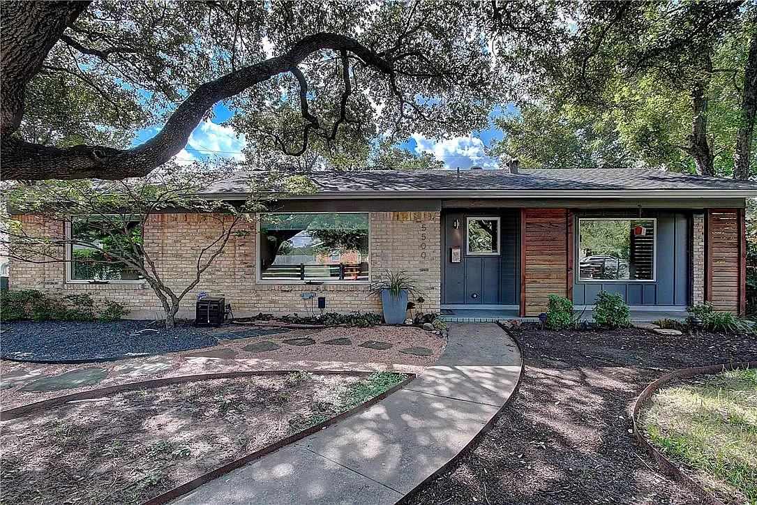 3 bed, 2.0 bath, 1293 sqft, $2,700 — Photo 1