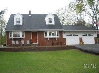 8325 Adler Rd, Lambertville, MI 48144