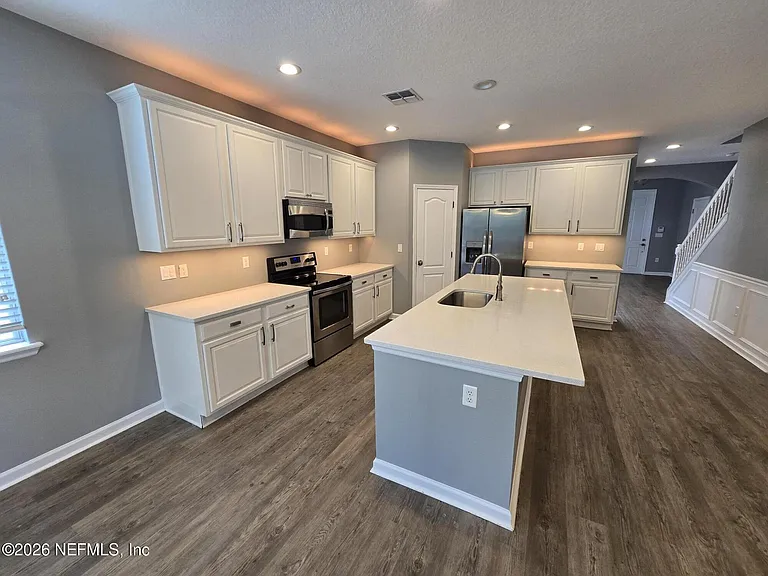 180 Thornloe Dr — Photo 12