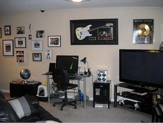 Sold by Neuhaus Realty, Inc. | media 19