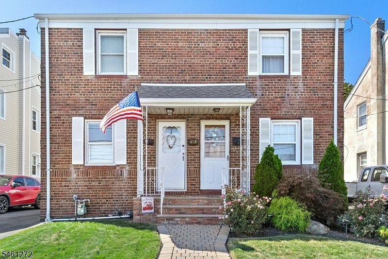1st image of 609B Arnett St