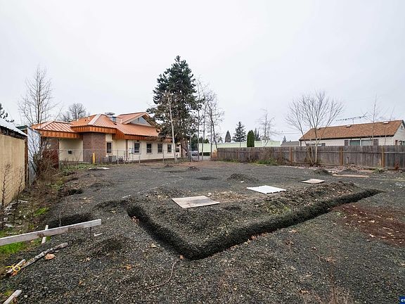 4th image of 1329 Price Ln E