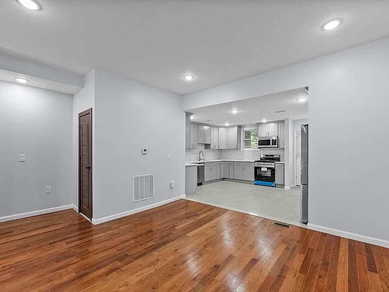 100 Atlantic St — Photo 13